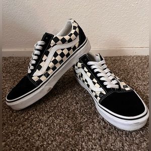Old skool checkered Vans- slightly worn- size W 8
